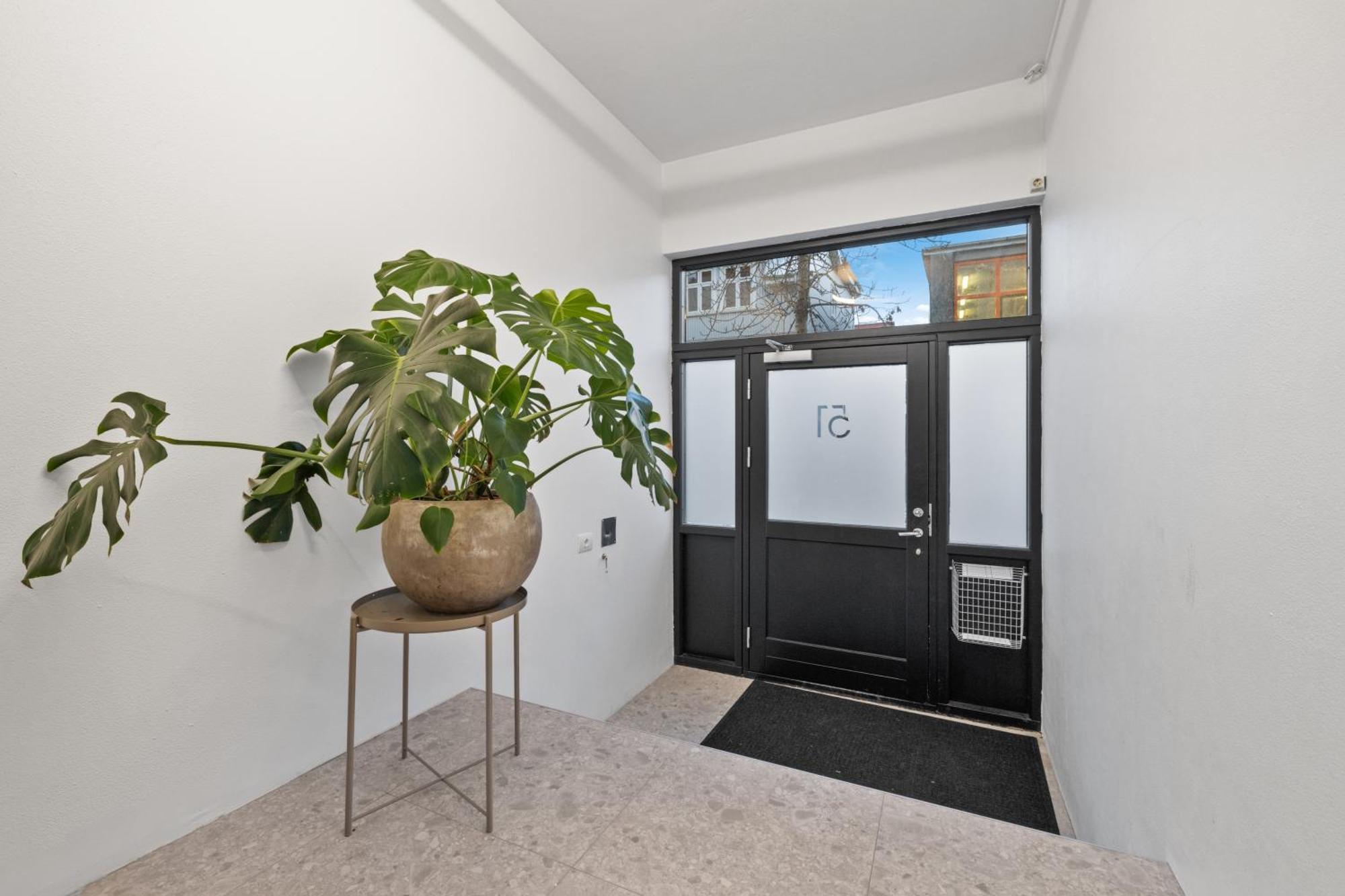 Penthouse Apt On The Shopping Street-Free Parking Reykjavik Luaran gambar