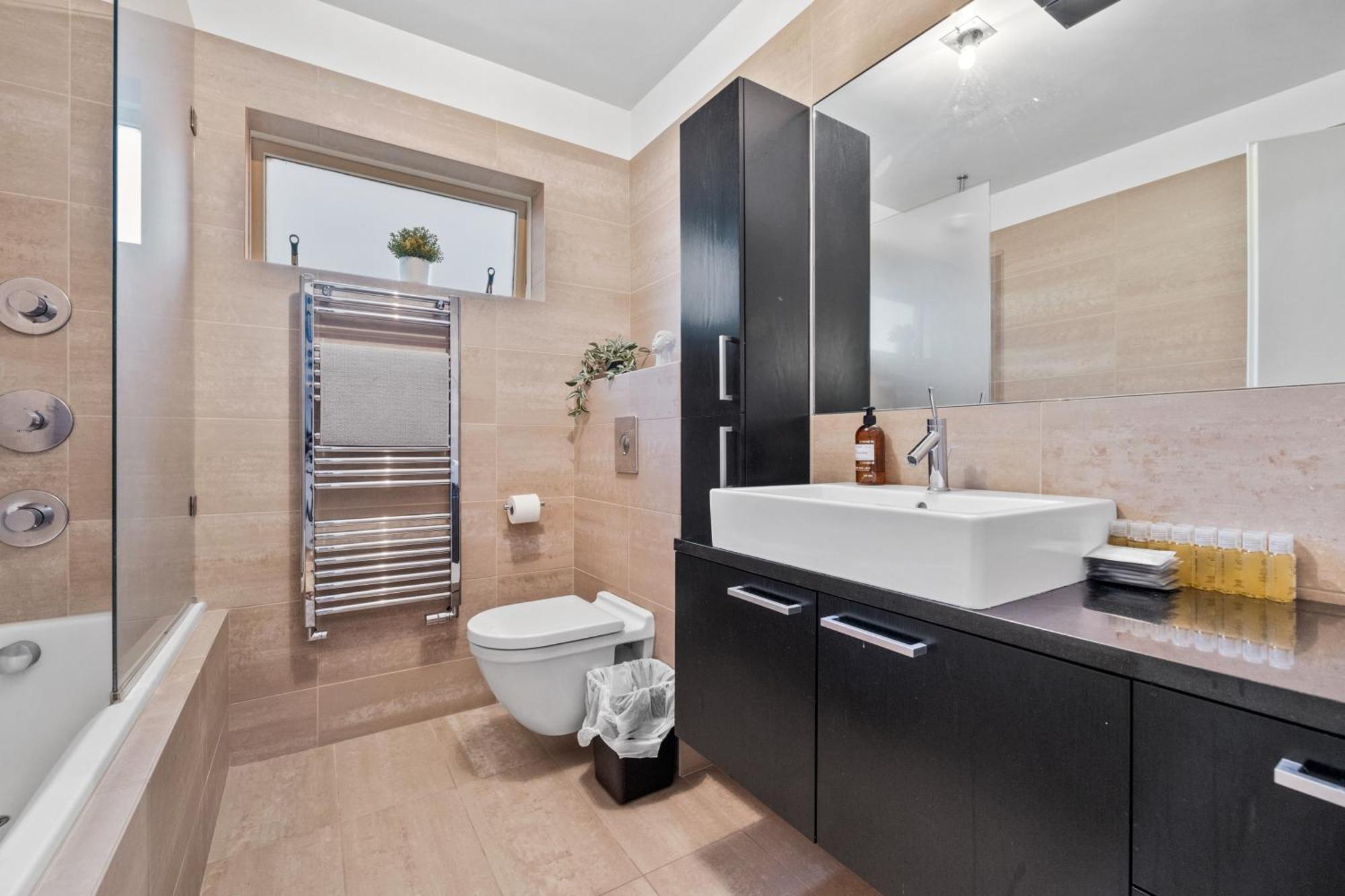 Penthouse Apt On The Shopping Street-Free Parking Reykjavik Luaran gambar