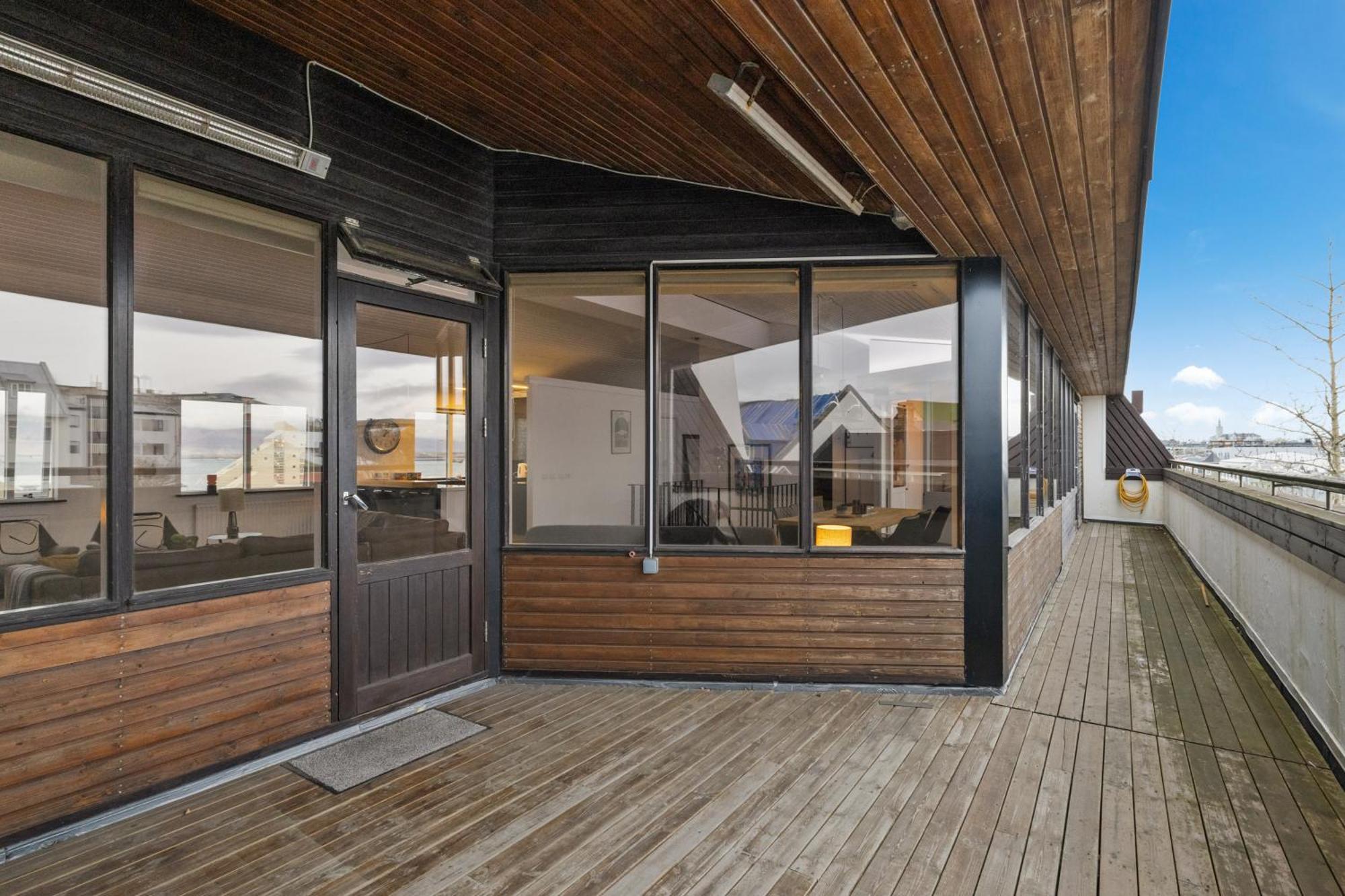 Penthouse Apt On The Shopping Street-Free Parking Reykjavik Luaran gambar